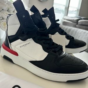 Black and White High Top Givenchy Size 42 Men’s Sneakers.